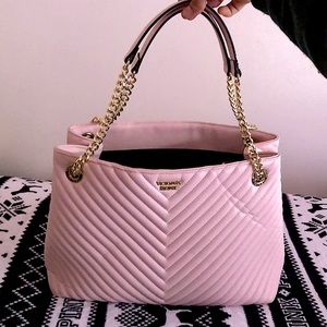 Victoria’s Secret: Pebbled V-Quilt Shoulder Tote